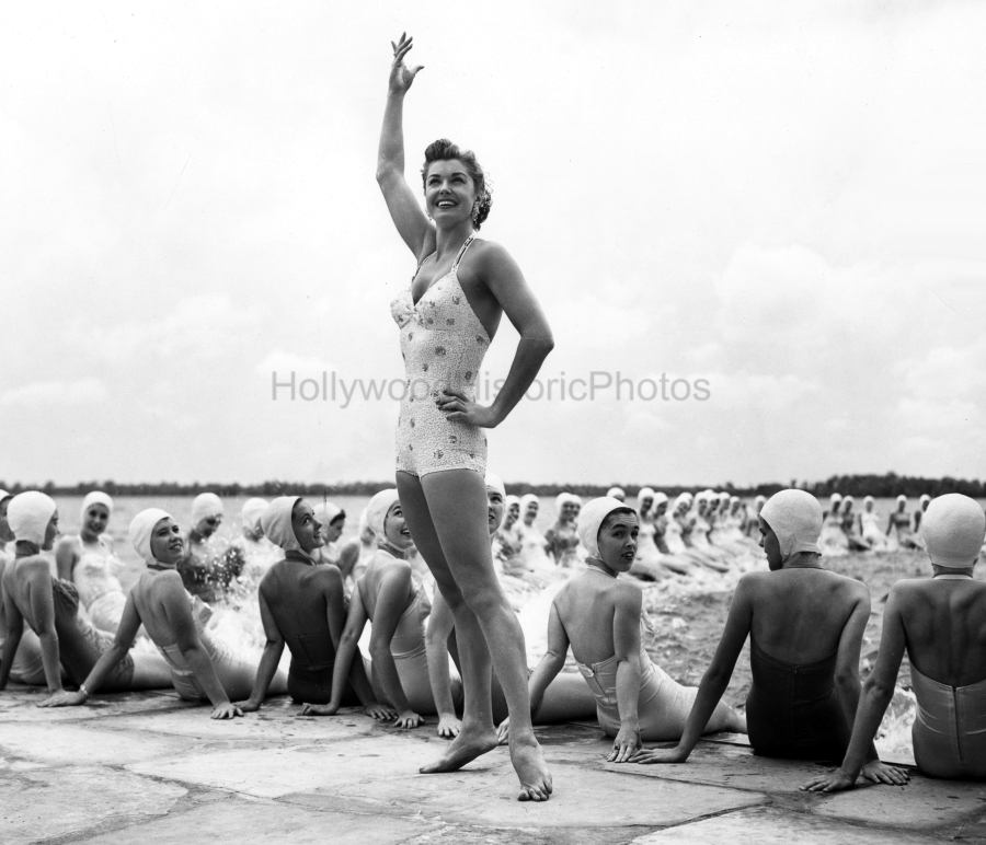 Esther Williams 1953 3 Easy to Love.jpg